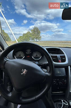Хетчбек Peugeot 207 2011 в 