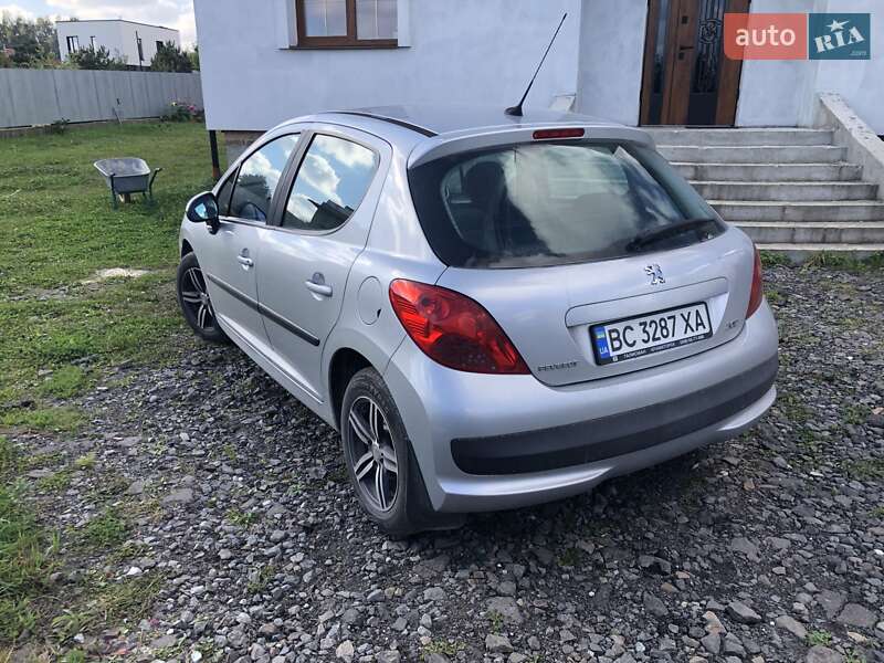 Хэтчбек Peugeot 207 2008 в Львове