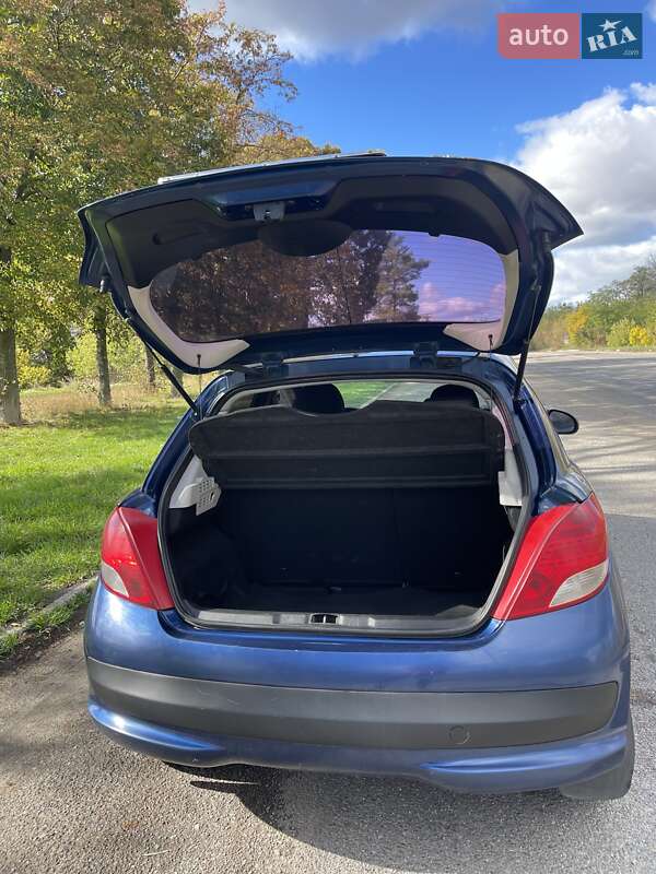 Хетчбек Peugeot 207 2010 в Каневі