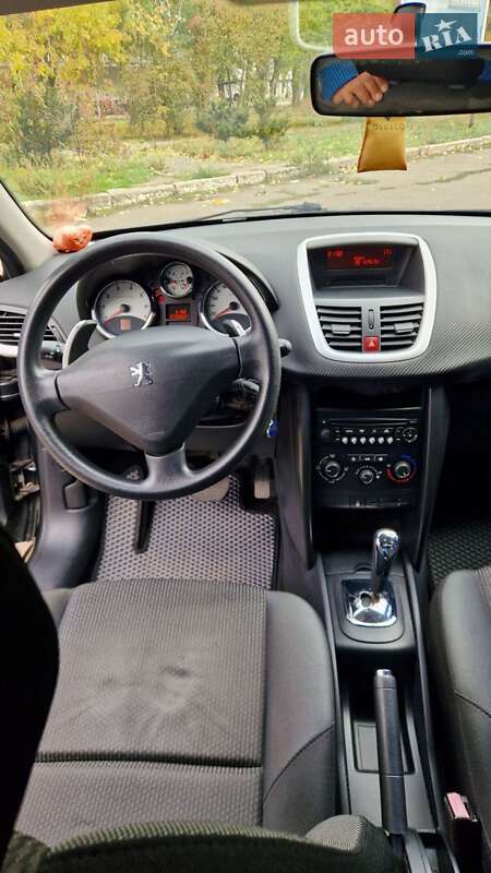 Хэтчбек Peugeot 207 2010 в Николаеве
