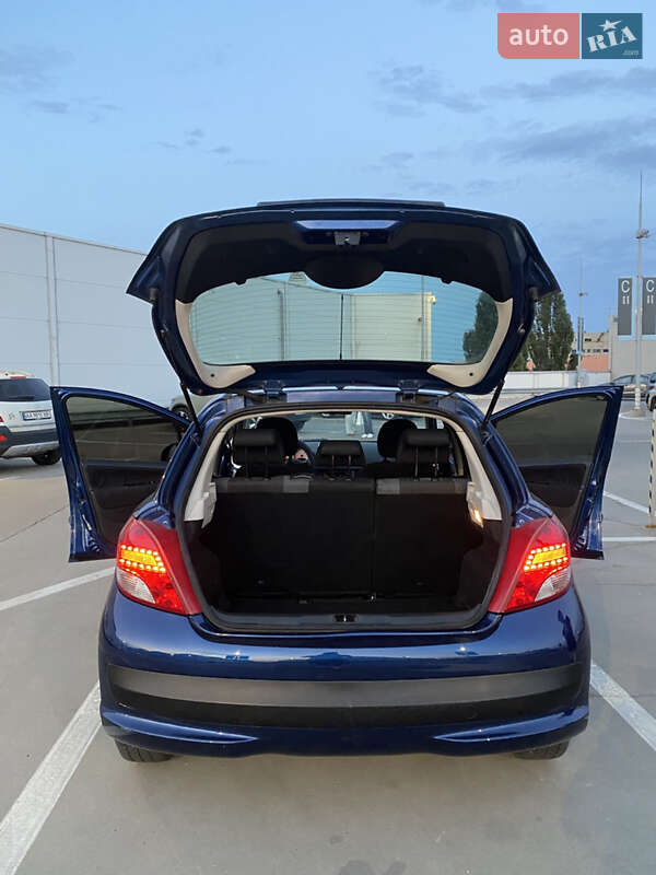 Хетчбек Peugeot 207 2009 в Києві