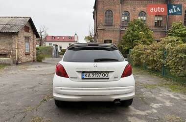 Хэтчбек Peugeot 207 2011 в 