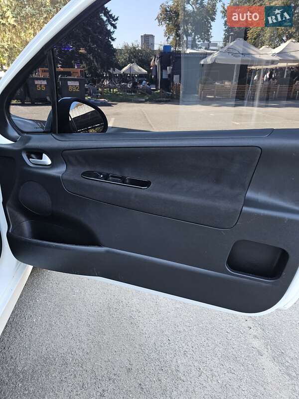 Хэтчбек Peugeot 207 2011 в Киеве