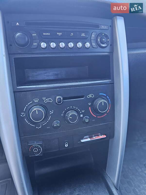 Хэтчбек Peugeot 207 2011 в Киеве