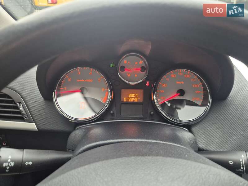 Хэтчбек Peugeot 207 2011 в Киеве фото 5 Хэтчбек Peugeot 207 2011 в Киеве