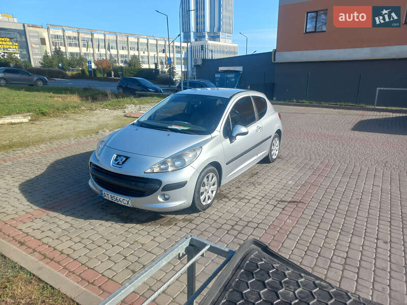 Хэтчбек Peugeot 207 2009 в 