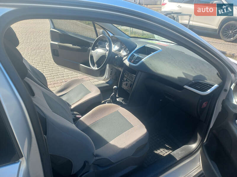 Хэтчбек Peugeot 207 2009 в Ивано-Франковске