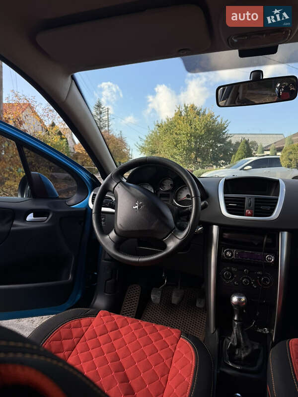 Хэтчбек Peugeot 207 2011 в Запорожье