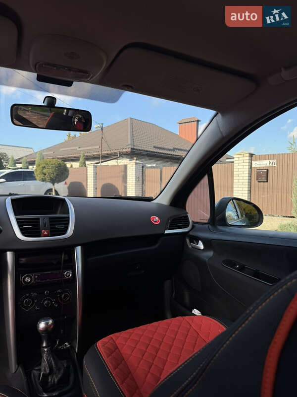 Хэтчбек Peugeot 207 2011 в Запорожье