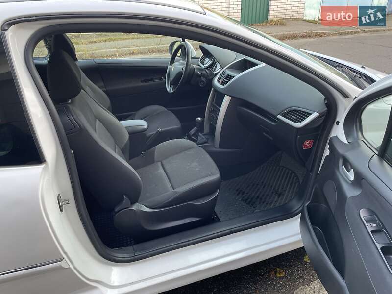 Хэтчбек Peugeot 207 2012 в Киеве фото 23 Хэтчбек Peugeot 207 2012 в Киеве