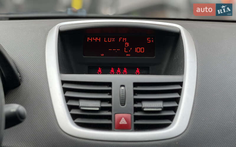 Хетчбек Peugeot 207 2010 в Львові