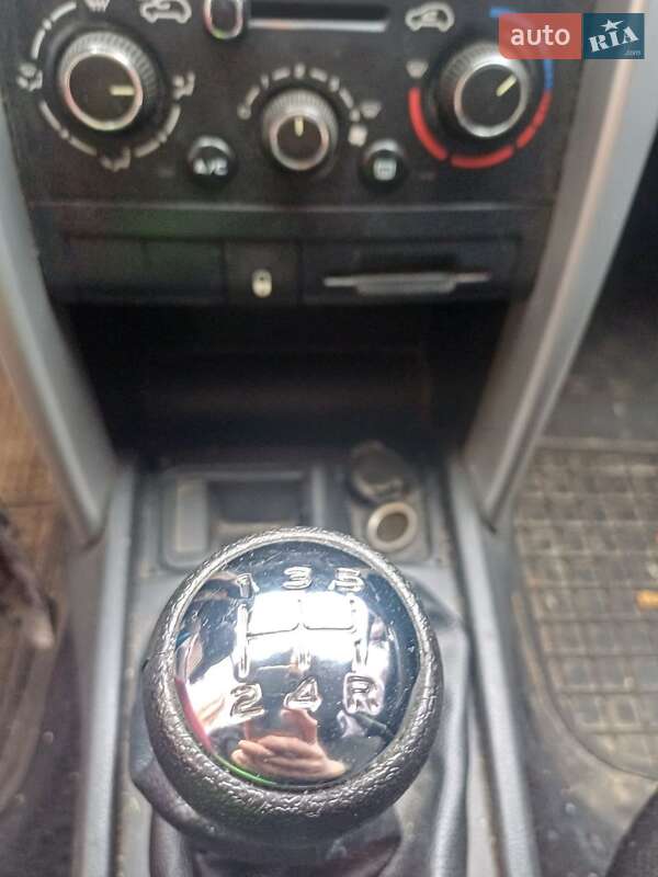 Хетчбек Peugeot 207 2011 в Києві