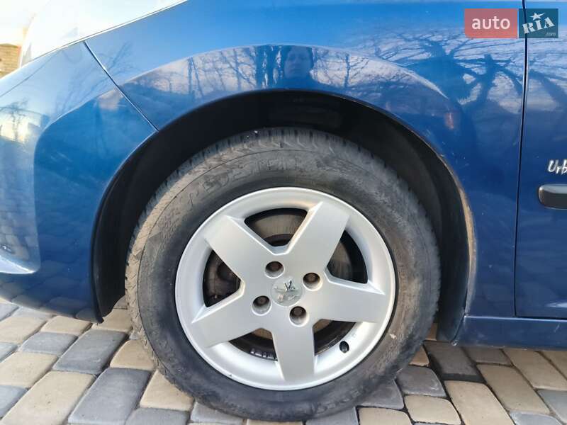 Хэтчбек Peugeot 207 2008 в Самборе