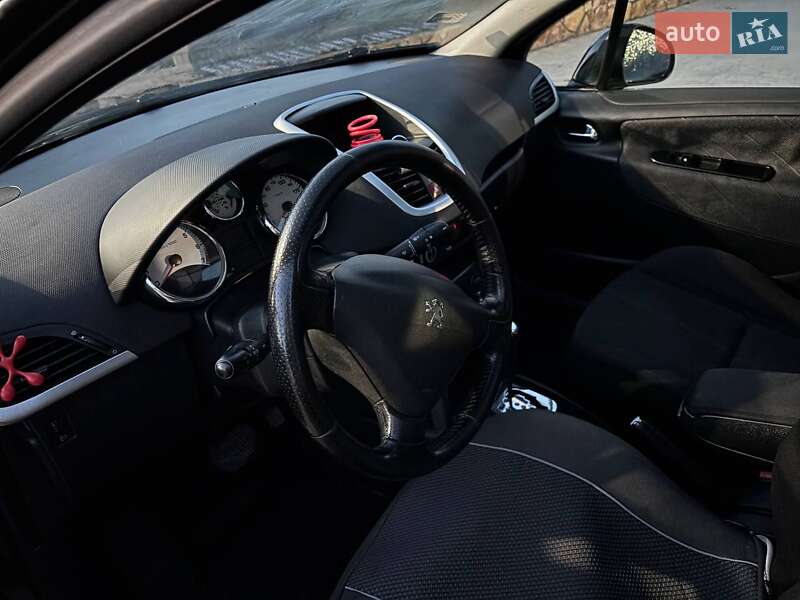 Хэтчбек Peugeot 207 2008 в Могилев-Подольске
