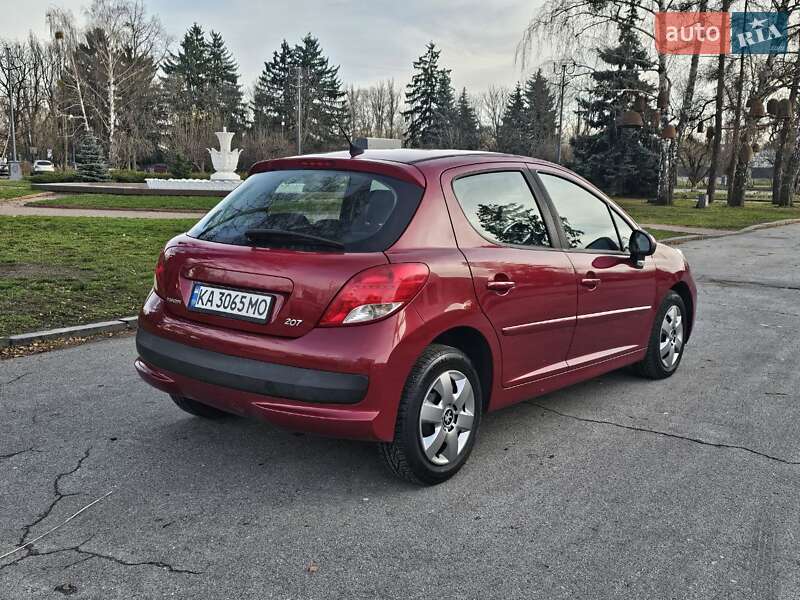 Хэтчбек Peugeot 207 2010 в Киеве
