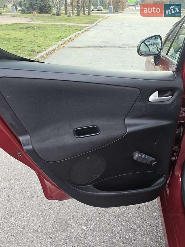 Хэтчбек Peugeot 207 2010 в Киеве