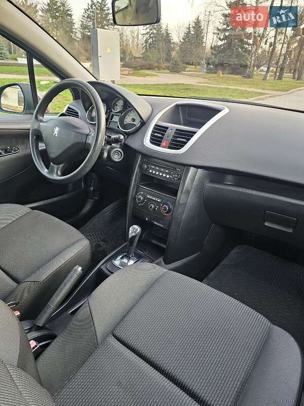 Хэтчбек Peugeot 207 2010 в Киеве