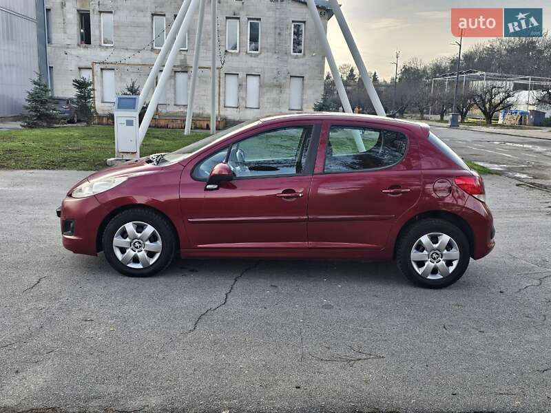 Хэтчбек Peugeot 207 2010 в Киеве фото 5 Хэтчбек Peugeot 207 2010 в Киеве
