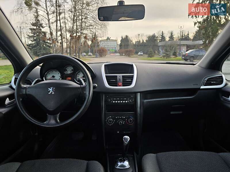 Хэтчбек Peugeot 207 2010 в Киеве фото 21 Хэтчбек Peugeot 207 2010 в Киеве