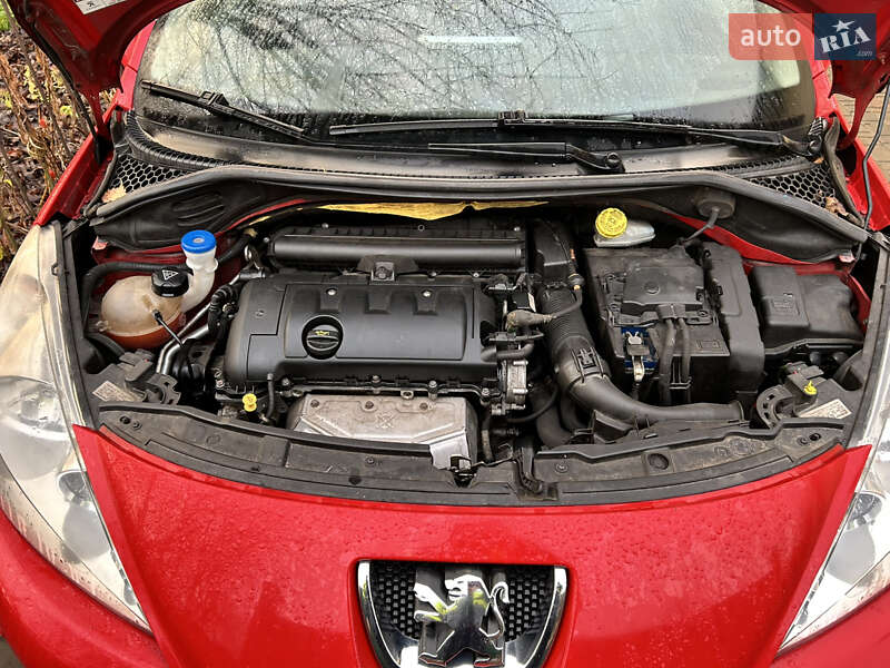 Хэтчбек Peugeot 207 2011 в Брусилове