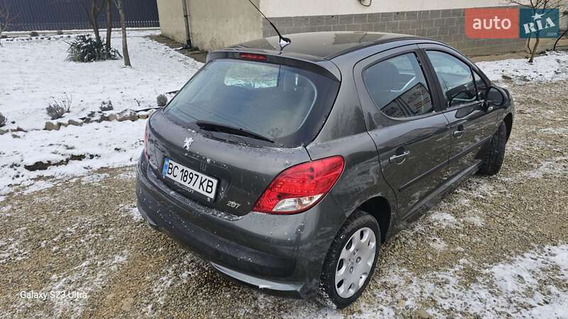 Хэтчбек Peugeot 207 2010 в Стрые