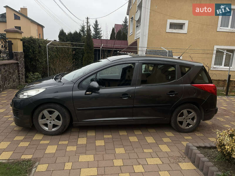 Хэтчбек Peugeot 207 2011 в Львове