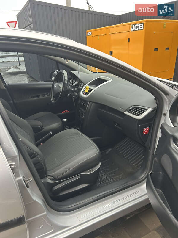 Хэтчбек Peugeot 207 2006 в Полтаве
