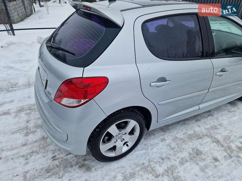 Хэтчбек Peugeot 207 2011 в Долине