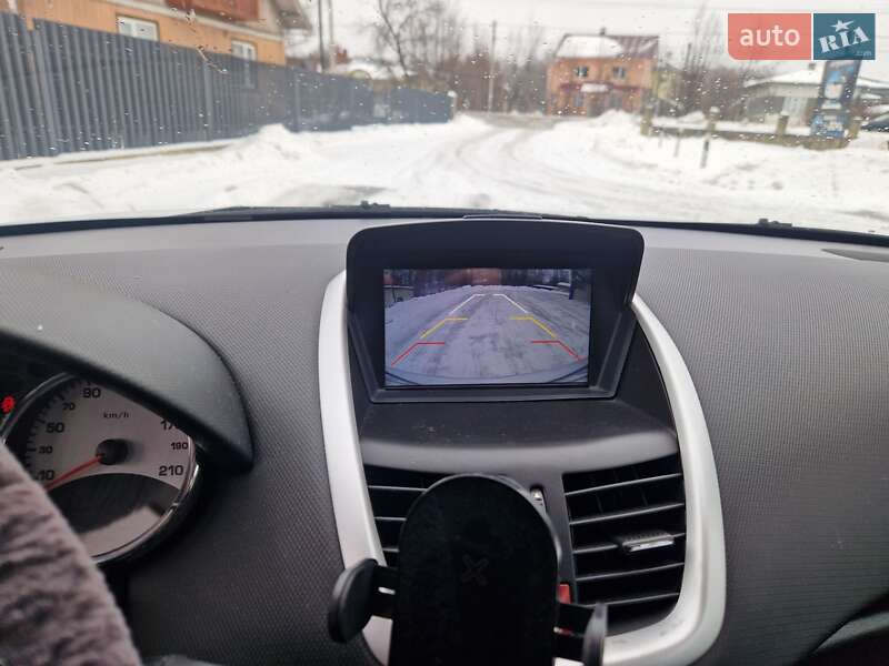 Хэтчбек Peugeot 207 2011 в Долине