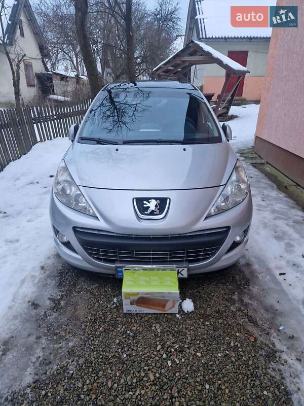 Хэтчбек Peugeot 207 2011 в Долине