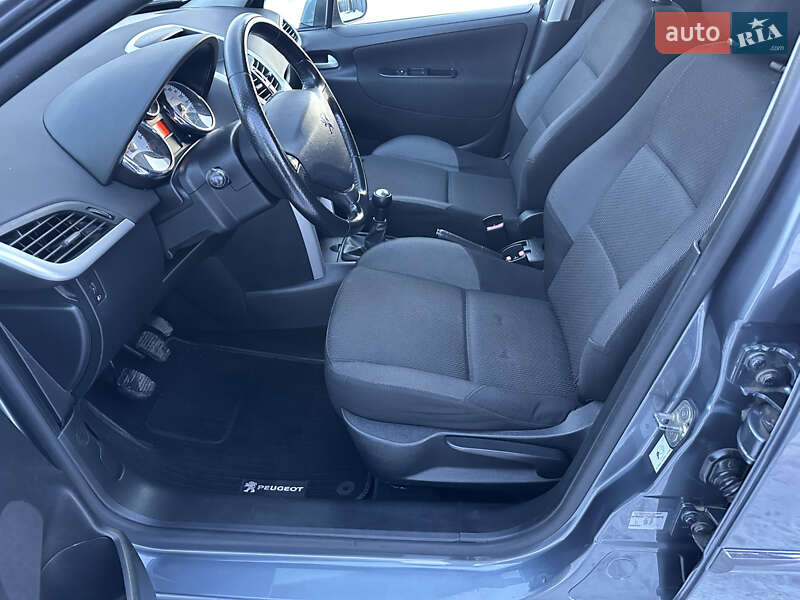 Хэтчбек Peugeot 207 2011 в Умани