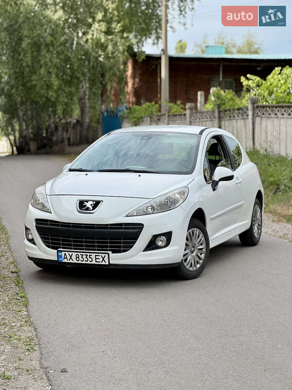 Хэтчбек Peugeot 207 2011 в Чугуеве