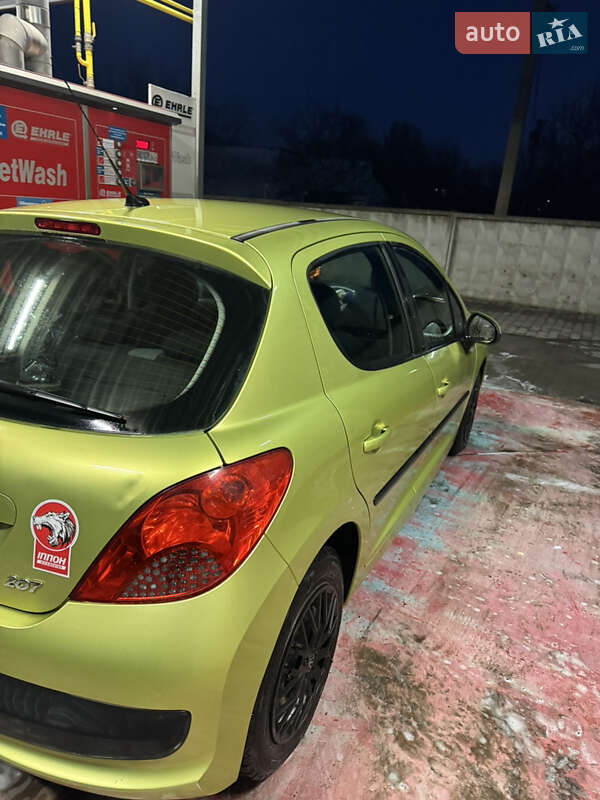 Хэтчбек Peugeot 207 2006 в Ужгороде