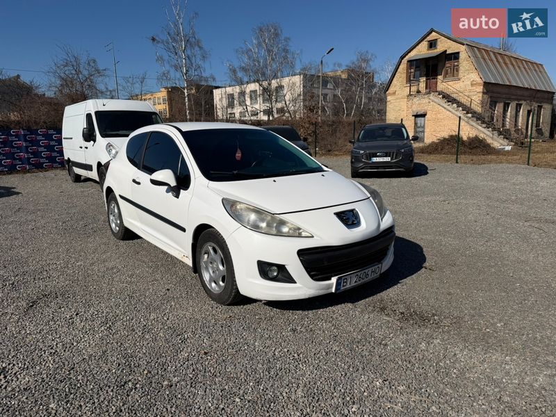 Хэтчбек Peugeot 207 2010 в Киеве