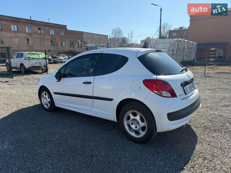 Хэтчбек Peugeot 207 2010 в Киеве