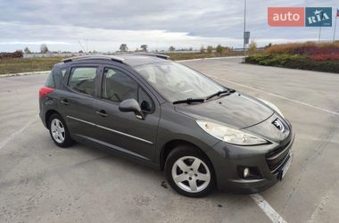 Универсал Peugeot 207 2010 в Коростене