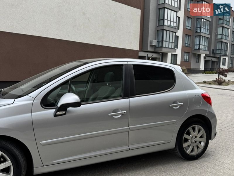 Хэтчбек Peugeot 207 2007 в Львове