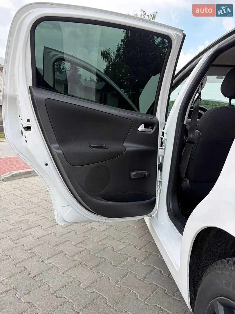2010 Peugeot 207 - мініатюра 10