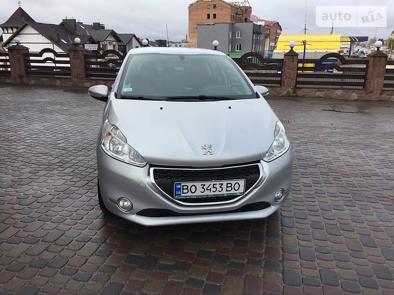 Хэтчбек Peugeot 208 2014 в Тернополе