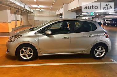 Хэтчбек Peugeot 208 2012 в Запорожье