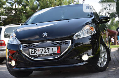 Хетчбек Peugeot 208 2013 в Дрогобичі