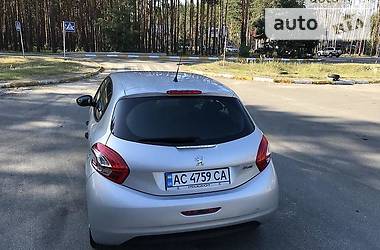 Хетчбек Peugeot 208 2014 в Києві