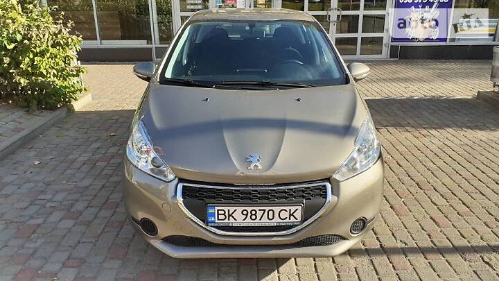 Хэтчбек Peugeot 208 2013 в Ровно