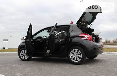 Хэтчбек Peugeot 208 2015 в Ровно