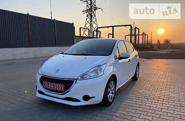 Хетчбек Peugeot 208 2014 в 