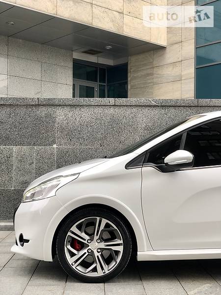 Хетчбек Peugeot 208 2014 в Харкові