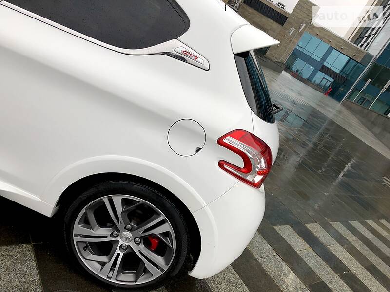 Хетчбек Peugeot 208 2014 в Харкові