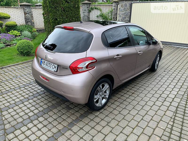 Хетчбек Peugeot 208 2014 в Вінниці