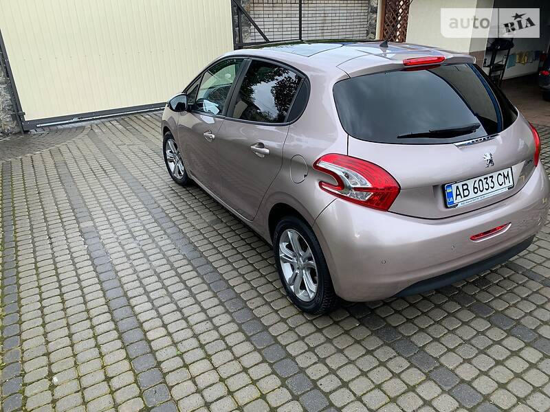 Хетчбек Peugeot 208 2014 в Вінниці