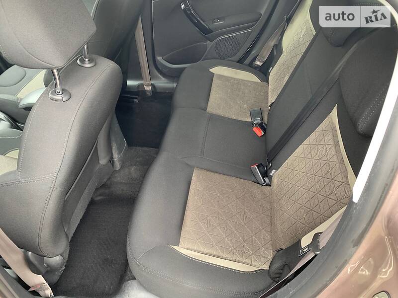 Хетчбек Peugeot 208 2014 в Вінниці